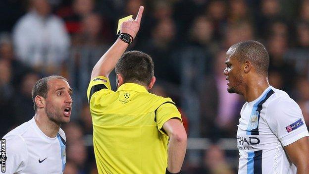 Pablo Zabaleta is sent off against Barcelona in 2014