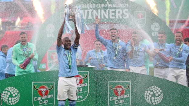 Fernandinho lifting the Carabao Cup at Wembley in 2021