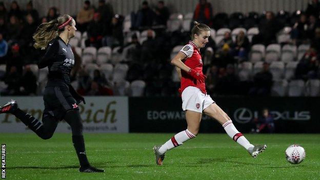 Women's Champions League: Slavia Prague 2-5 Arsenal - Vivianne Miedema  scores four - BBC Sport