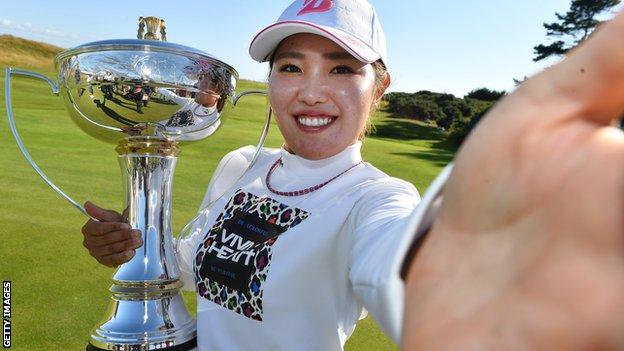 Ayaka Furue with the Women's Scottish Open trophy