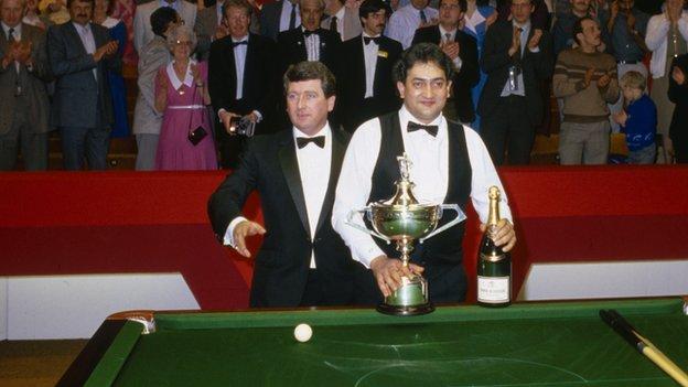 Joe Johnson collects the World Snooker Championship trophy in 1986