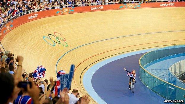 Laura Kenny does a lap of honour at London 2012
