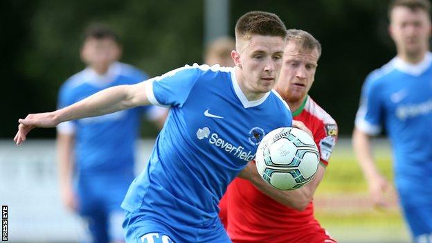 Cliftonville: Ryan Curran to join Reds from Ballinamallard - BBC Sport