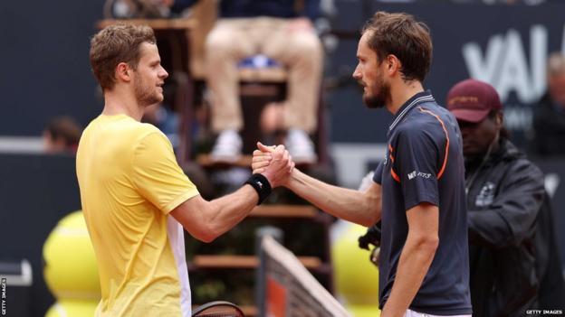 Tennis: Tennis-Medvedev rolls past Hanfmann to reach Rome semi-finals