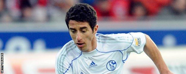 Besart Ibraimi in action for Schalke