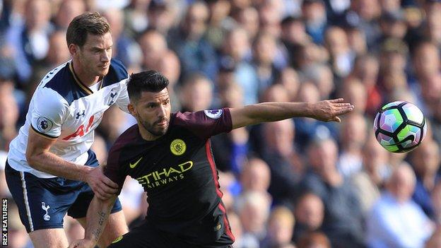 Tottenham centre-back Jan Vertonghen (left)