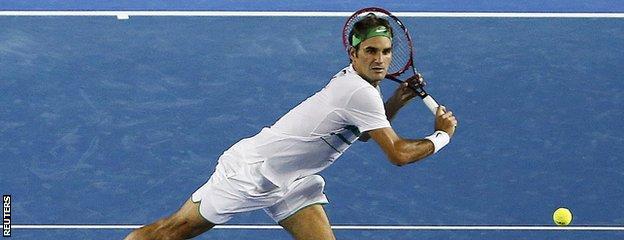 Roger Federer prepares for a volley