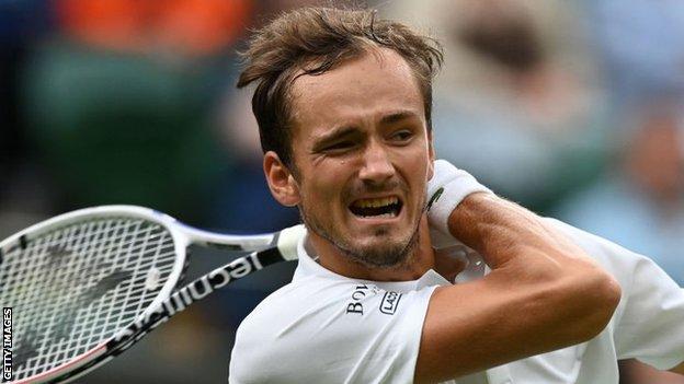 cable Marco Polo Incite Wimbledon 2021: Second seed Daniil Medvedev beats Jan-Lennard Struff in  four sets - BBC Sport