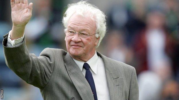 Billy Bingham adalah manajer tim sepak bola Irlandia Utara yang paling sukses