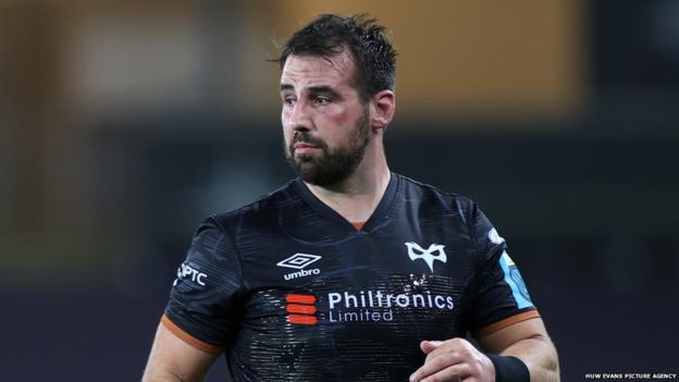Scott Baldwin in Ospreys kit