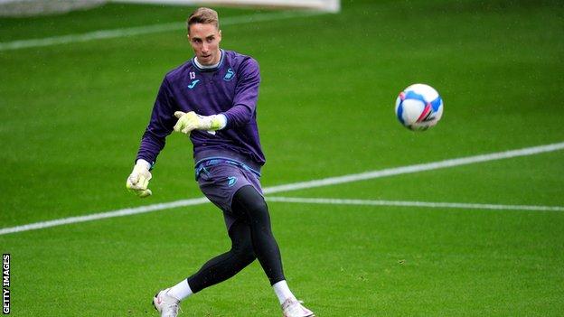 Swansea City agree new deal with goalkeeper Steven Benda - BBC Sport