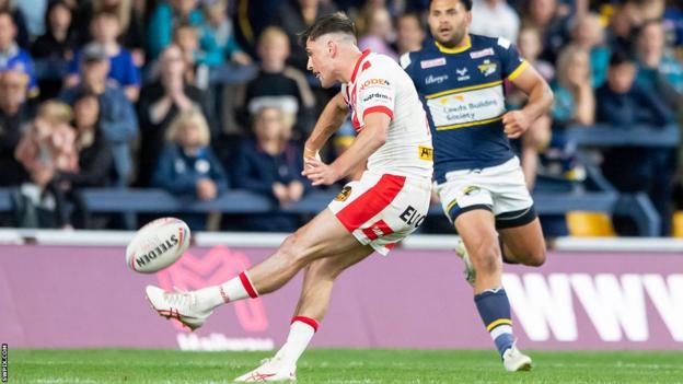 Lewis Dodd drops the one-pointer to win the game for St Helens against Leeds