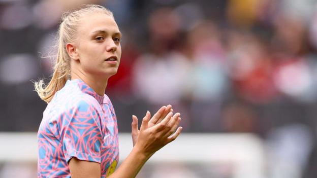 England defender Esme Morgan claps fans at the 2023 World Cup