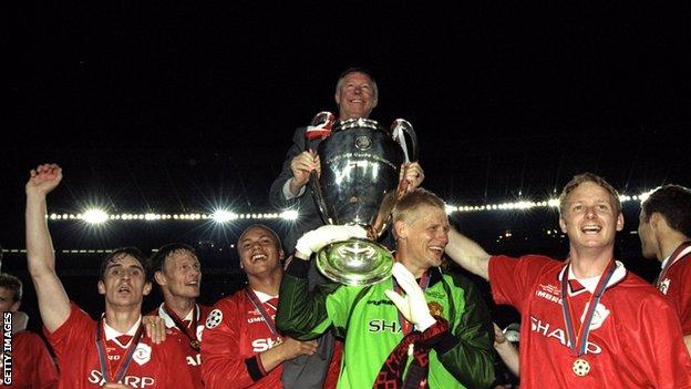 Manchester United players and manager Sir Alex Ferguson celebrate winning the Champions League in 1999