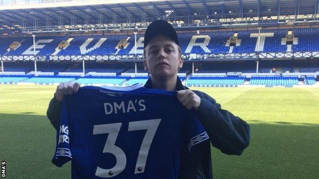 DMA's frontman Tommy O'Dell was a big Duncan Ferguson fan as a boy, and feels his side could do with having him up front now