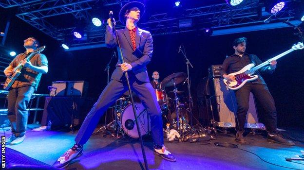 Premier League predictions: Lawro v Maximo Park frontman Paul Smith ...