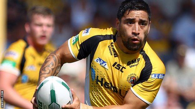 Rangi Chase: Castleford Tigers re-sign ex-England half-back - BBC Sport