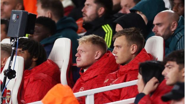 Aaron Ramsdale on the substitutes bench