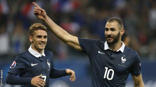 Karim Benzema celebrates scoring for France in 2015