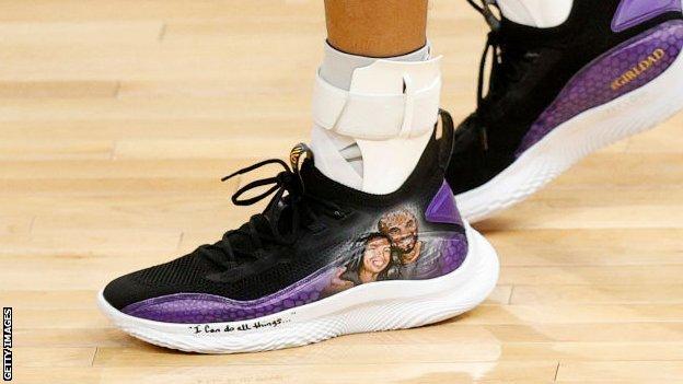 A shoe worn by Golden State Warriors' Stephen Curry was decorated with an image of the late Kobe Bryant and his daughter Gianna