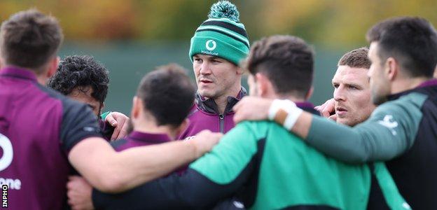 Johnny Sexton speaks in an Ireland team huddle before their autumn internationals begin