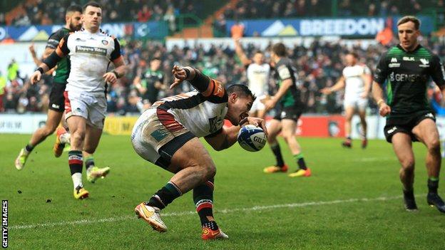 Hosea Saumaki scores a try