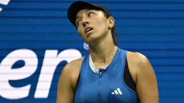 Jessica Pegula looks frustrated during her match