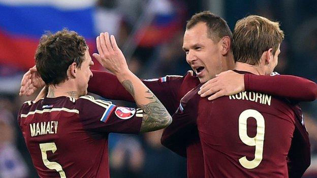 Russia celebrate qualifying for Euro 2016