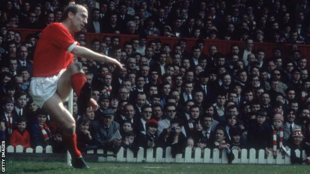 Bobby Charlton taking a corner for Manchester United in 1968