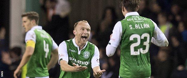 Dylan McGeouch celebrates with Hibs