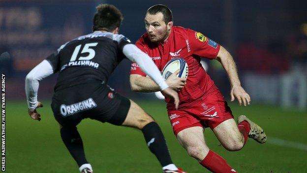Ken Owens of Scarlets is challenged by Hugo Bonneval of Toulon