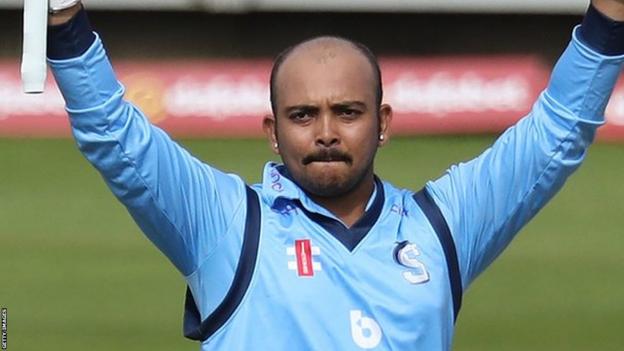 Prithvi Shaw: India batter suffers knee injury playing for Northants - BBC  Sport