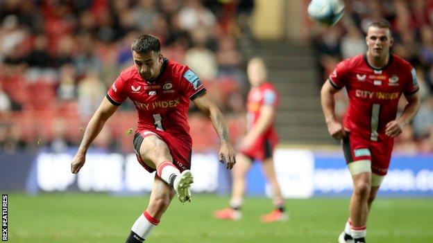 Alex Lozowski kicks at goal for Saracens