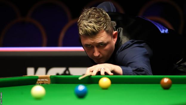 Kyren Wilson playing snooker