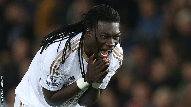 Bafetimbi Gomis reacts after shooting over Stoke's goal