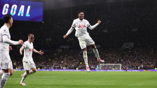 Destiny Udogie: Tottenham Defender Signs New Contract Until 2030 - BBC ...