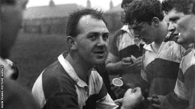 Clive Rowlands rallying his team when he was captain of Pontypool in the 1960s