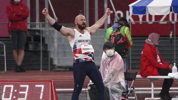 Dan Pembroke celebrates his Paralympic gold medal
