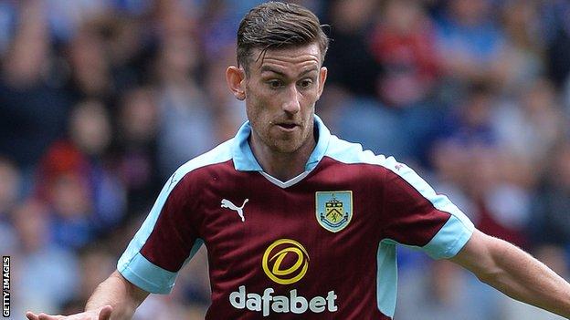 David Jones: Burnley midfielder signs for Sheffield Wednesday - BBC Sport