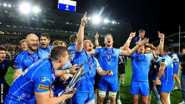 Worcester løftet Premiership Rugby Cup for første gang i mai - men ble avviklet bare fem måneder senere