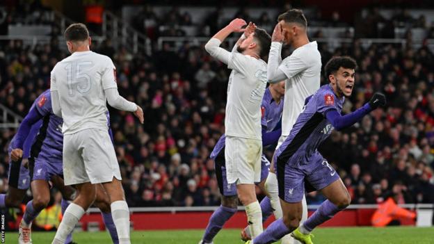 Luis Diaz scores against Arsenal