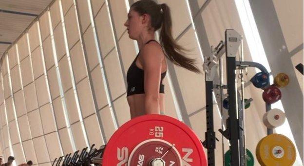 Amy Hunt lifting weights in Dubai