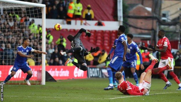 Nottingham Forest 4-1 Leicester: FA Cup holders knocked out in thrilling fourth-round tie - BBC Sport