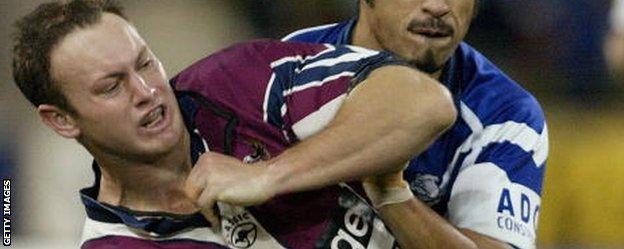 MacDougall switched to rugby union with Edinburgh in 2004 after six years playing rugby league in Australia