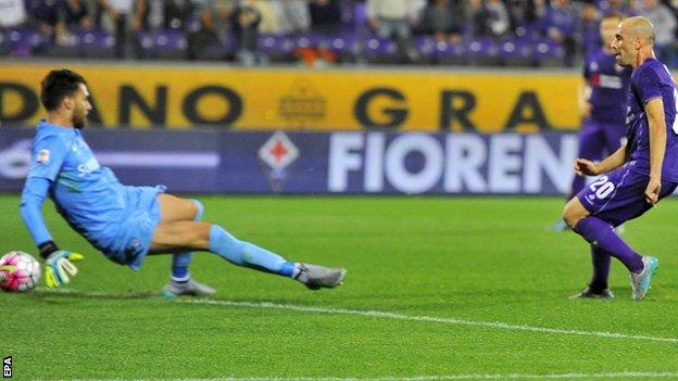 Borja Valero scores for Fiorentina against Atalanta