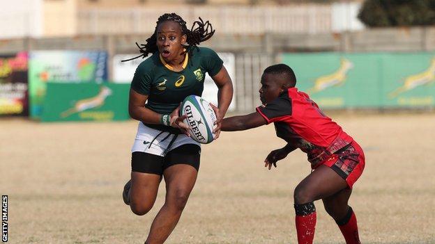 Zinhle Ndawonde en action lors des éliminatoires olympiques de rugby en Afrique.