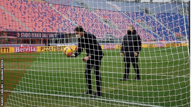 Genoa call off training after Covid-19 cases as Napoli squad