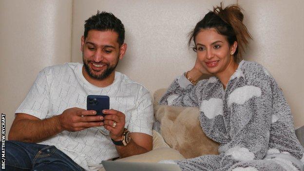 Amir Khan and Faryal Makhdoom on the sofa.