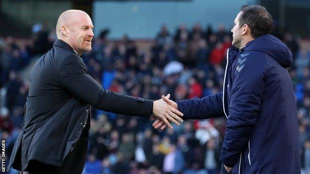 Sean Dyche shakes hands with Frank Lampard