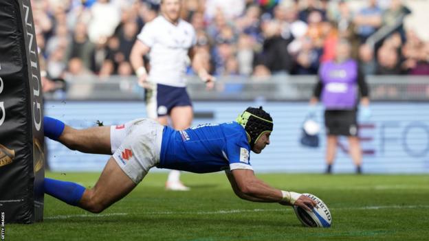 Italy's Juan Ignacio Brex scores a try